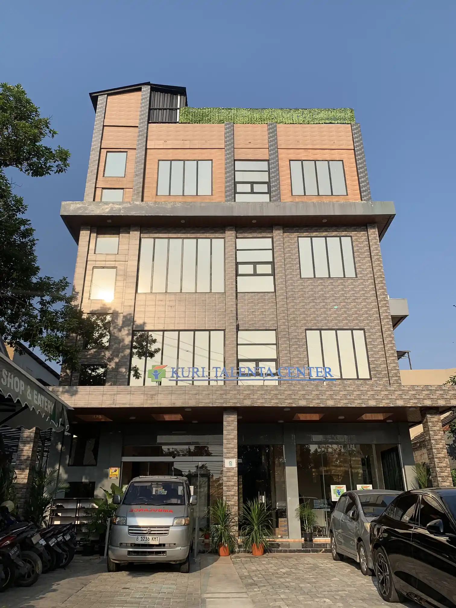 Fasilitas luar gedung Klinik Talenta Center